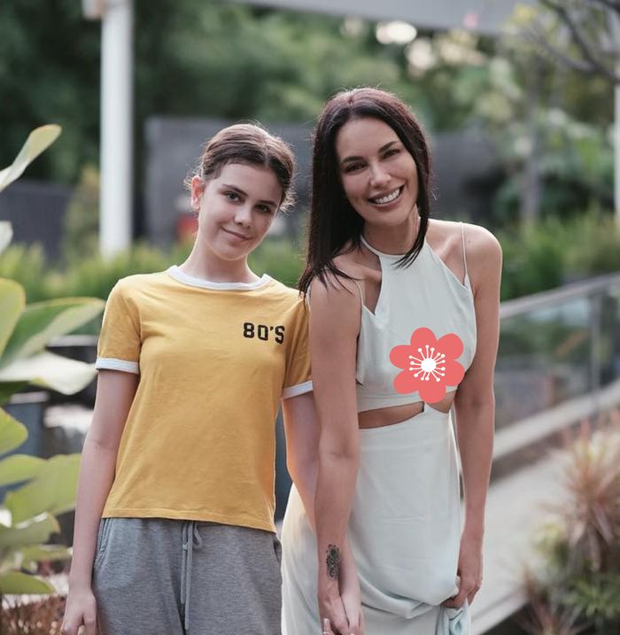 Beda Gaya Hot Mom Sophia Latjuba dan Cut Tari yang Sama-sama Awet Muda