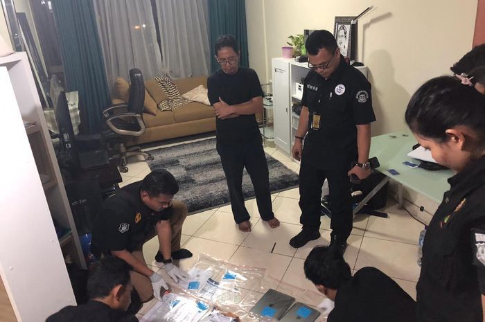 Satgas Antimafia Bola melakukan penggeledahan terhadap apartemen Joko Driyono.