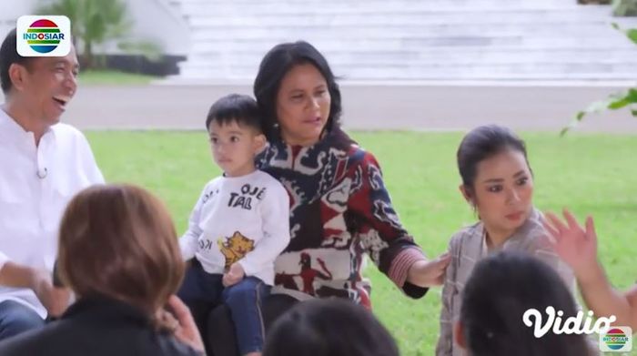 Begini Sikap Iriana Saat Zaskia Gotik 'Goda' Presiden Jokowi dengan Sebutan Abang