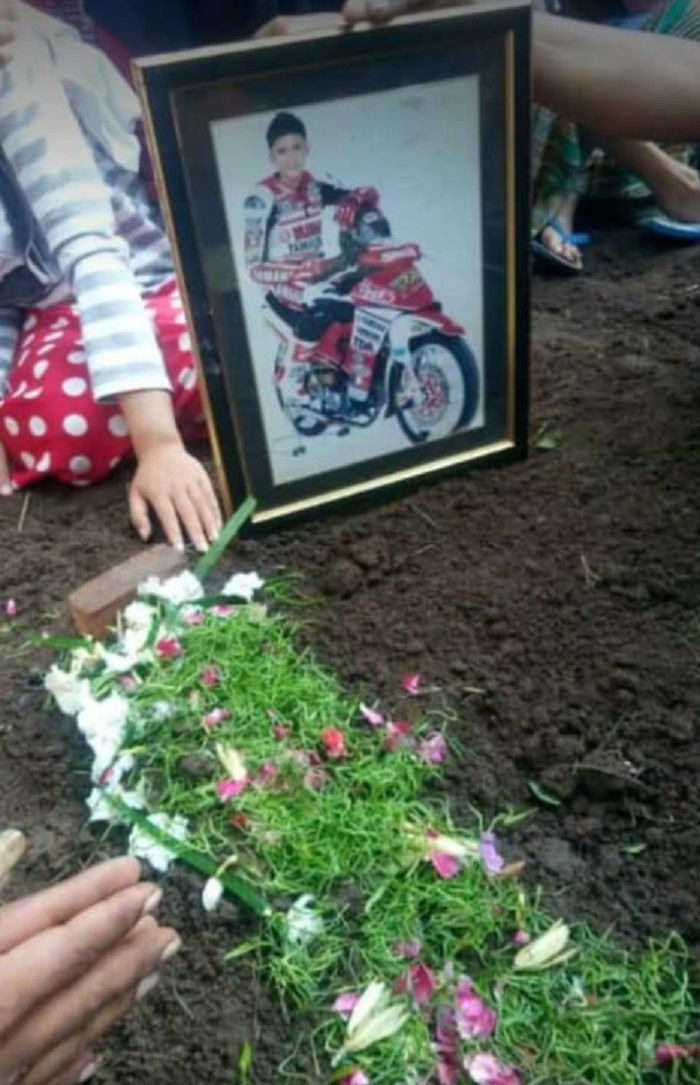 Pemakaman pembalap M Zaki.