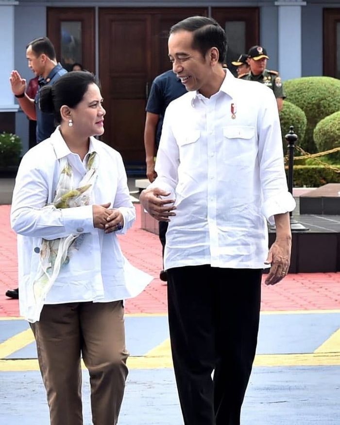 Penampilan Iriana dengan scarf 