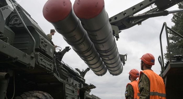 Komponen sistem rudal S-400 Rusia yang hendka dikirim ke China rusak diterjang badai saat melewati Selat Inggris sekira awal 2018 lalu.