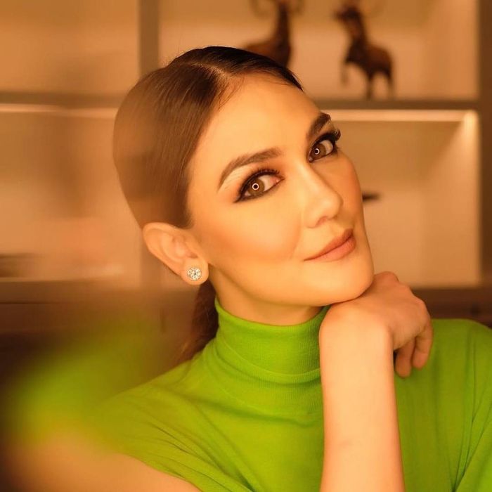 Gaya make up Luna Maya