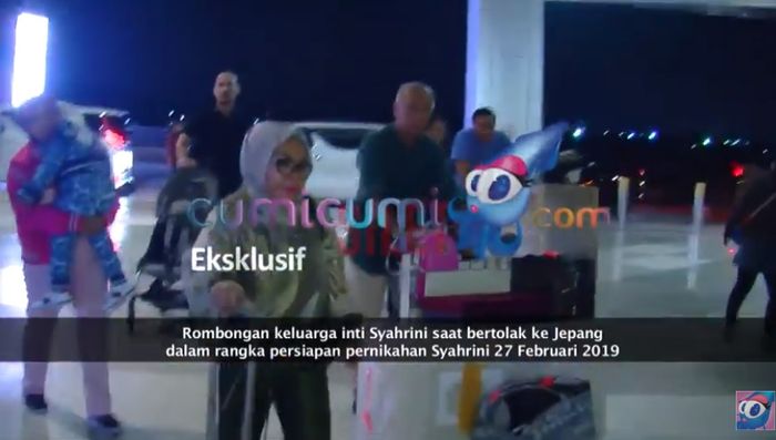 Kedatangan keluarga Syahrini di bandara internasional Soekarno Hatta