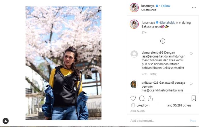 Gaya Luna Maya saat di Jepang tahun 2017 silam