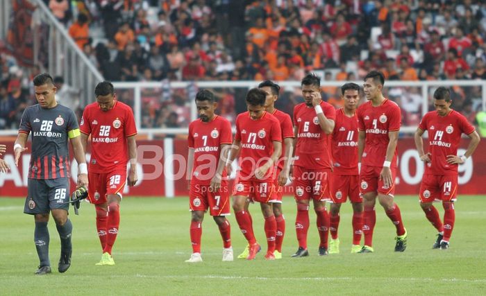 Skuat Persija Jakarta tertunduk lesu seusai ditahan imbang Becamex Binh Duong di Stadion Utama Gelora Bung Karno (SUGBK), Selasa (26/2/2019).