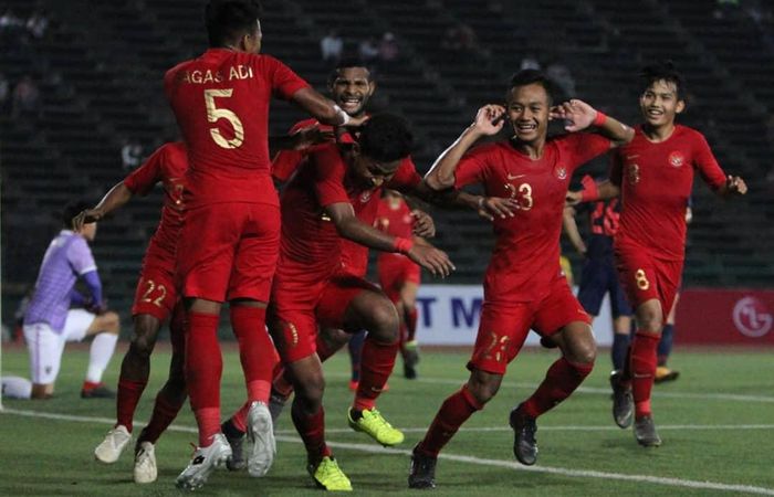 Para pemain timnas U-22 Indonesia merayakan gol Osvaldo Haay ke gawang Thailand pada final Piala AFF U-22 2019, Selasa (26/2/2019).