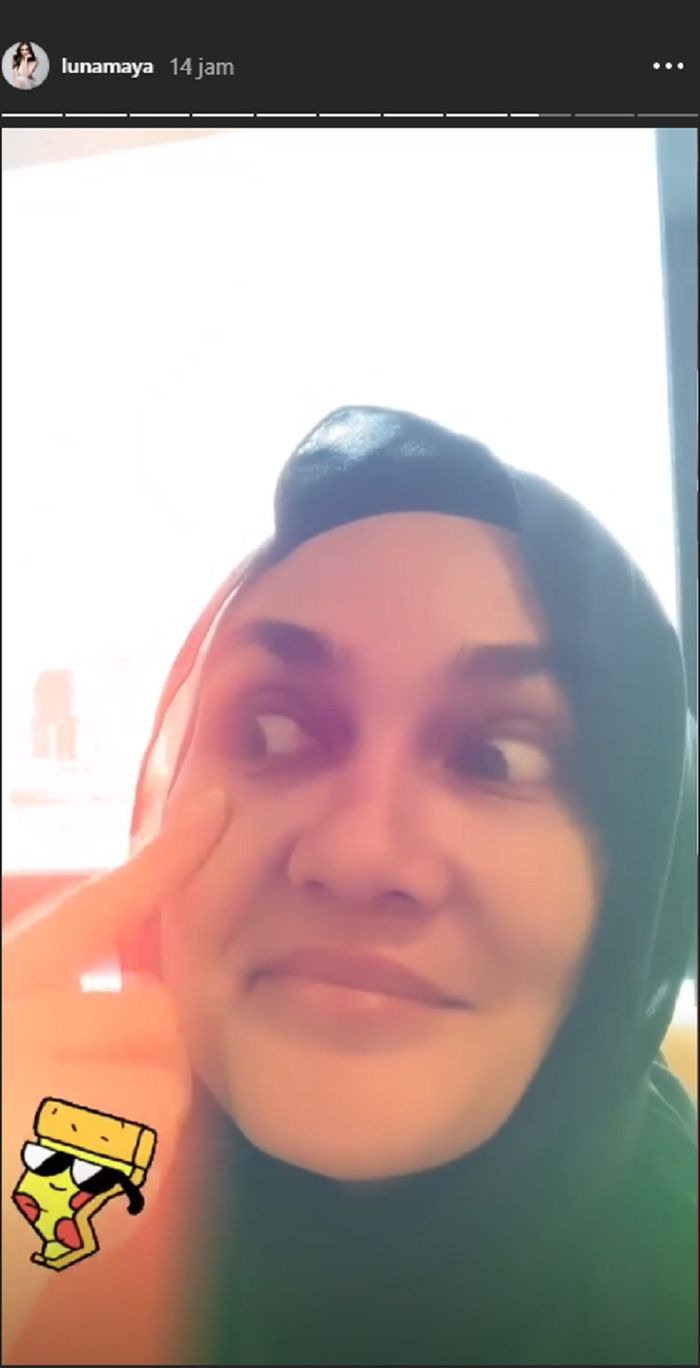 Kode misterius dari Luna Maya saat makan