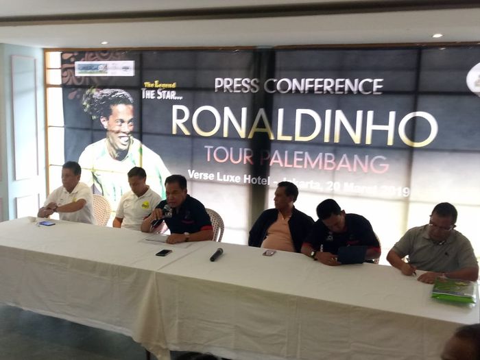 Konferensi Pres Ronaldinho Tour to Palembang di Jakarta, Rabu (20/3/2019).