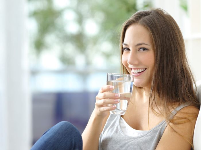 Tips Puasa 2019 : Cara Mudah Mengatasi Bau Mulut Saat Puasa Agar Nafas Tetap Segar - Banyak Minum Air Putih