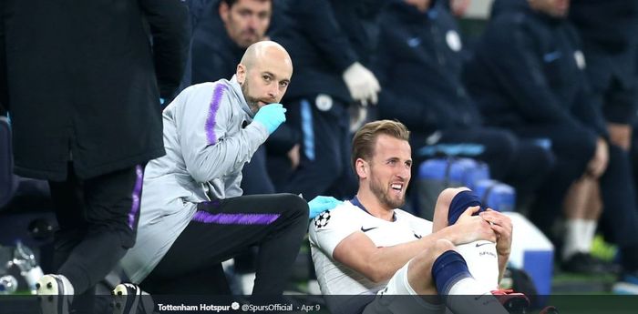 Penyerang Tottenham Hotspur, Harry Kane, menderita cedera saat menghadapi Manchester City dalam laga leg pertama perempat final Liga Champions, Selasa (9/4/2019) di Tottenham Hotspur Stadium.