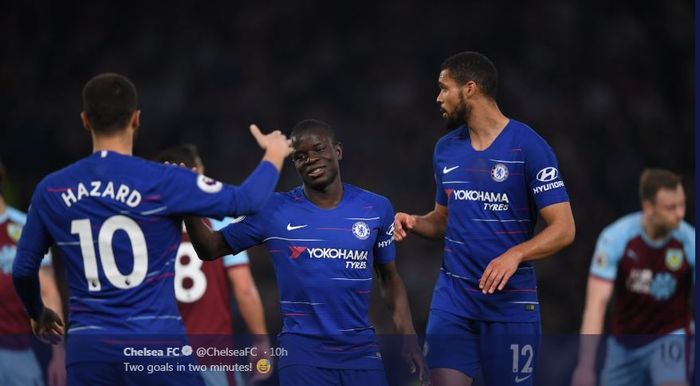 Gelandang Chelsea, N'Golo Kante (tengah), merayakan gol yang dicetak ke gawang Burnley dalam laga Liga Inggris di Stadion Stamford Bridge, 22 April 2019.