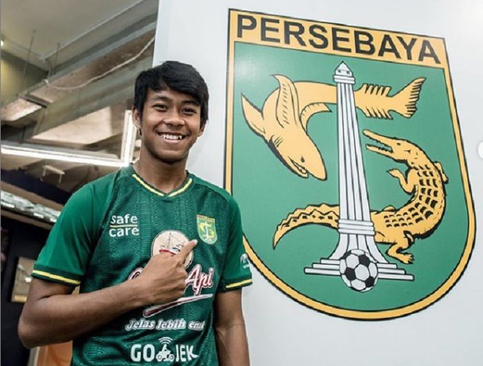 Mochamad Supriadi pertama kali mengenakan jersey Persebaya Surabaya yang akan digunakan pada gelaran Liga 1 2019.