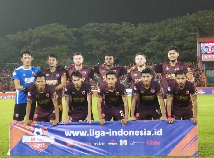 Pemain PSM Makassar berpose jelang kick-off duel Liga 1 2019 kontra Perseru Badak Lampung FC di Stadion Andi Mattalatta, Makassar, 24 Mei 2019.