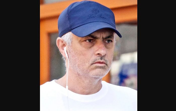 Jose Mourinho saat menuju ke salon Haks Oscar di Kings Road, Kota London, Sabtu (25/5/2019).