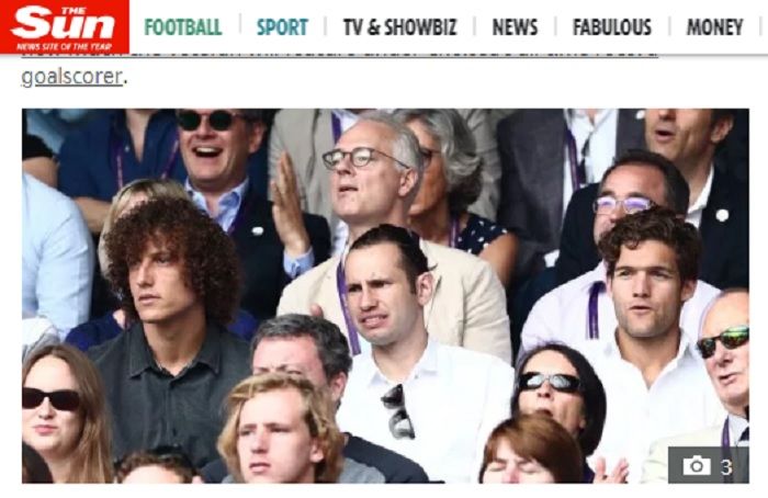 Momen David Luiz menghalangi pandangan salah satu penonton di final Wimbledon 2019 karena kribonya.