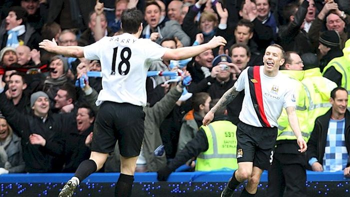 Craig Bellamy (kanan) cetak dua gol ke gawang Chelsea pada 2010.