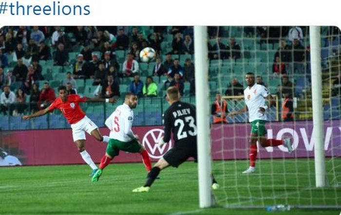 Penyerang timnas Inggris, Marcus Rashford, mencetak gol ke gawang timnas Bulgaria dalam laga Grup A Kualifikasi Euro 2020 di Natsionalen Stadion Vasil Levski, Senin (14/10/2019).