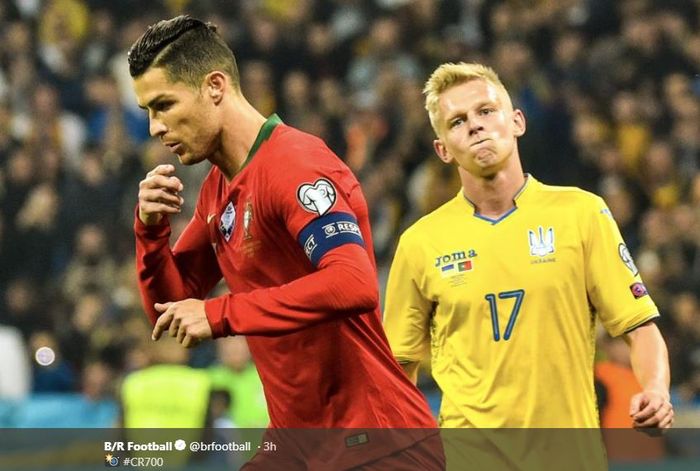 Megabintang timnas Portugal, Cristiano Ronaldo, mencetak gol ke-700 saat melawan timnas Ukraina dalam laga Grup B Kualifikasi Euro 2020 di Stadion NSK Olimpiyskyi, Senin (14/10/2019).