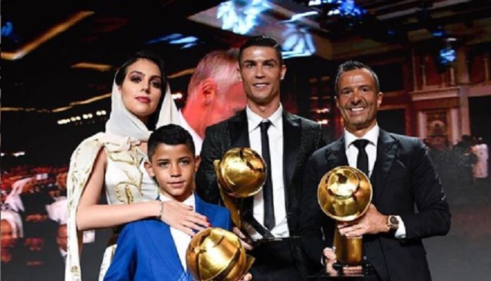 Cristiano Ronaldo Jr bersama sang ayah, Georgina Rodriguez dan agen Cristiano Ronaldo, Jorge Mendez.
