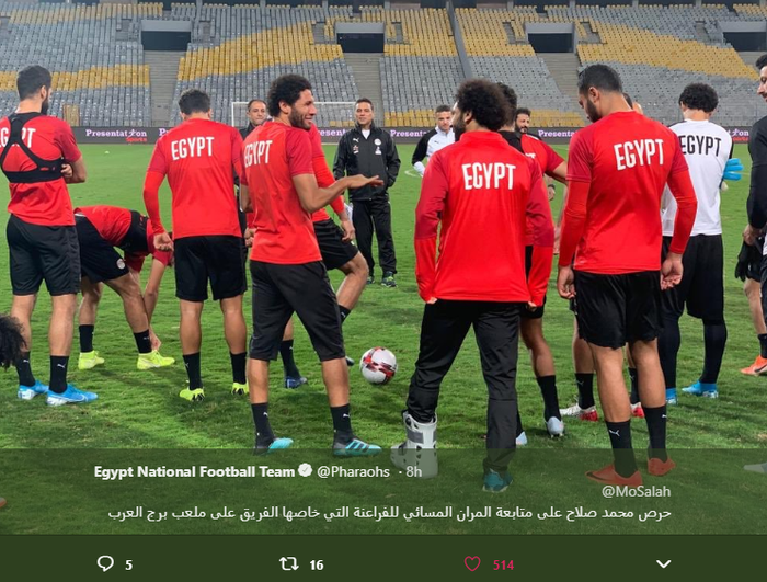Mohamed Salah (tengah) hadir di sesi latihan Tim Nasional Mesir.