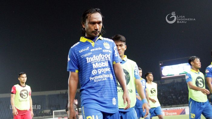 Gelandang Persib Bandung, Hariono, saat membela timnya di ajang Liga 1 2019.