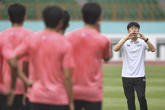 Shin Tae Yong, pelatih Timnas Indonesia yang sangat disiplin.