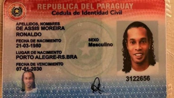 Dokumen palsu Ronaldinho.