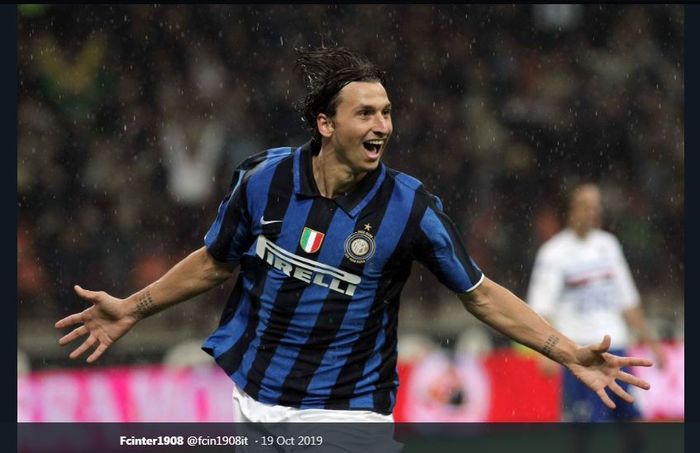 Zlatan Ibrahimovic saat merayakan golnya untuk Inter Milan.