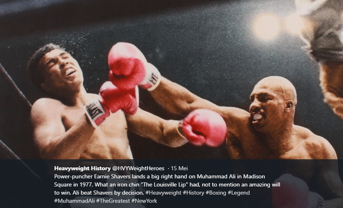 Muhammad Ali terkena pukulan keras Earnie Shavers dalam sebuah pertarungan pada 29 September 1977.
