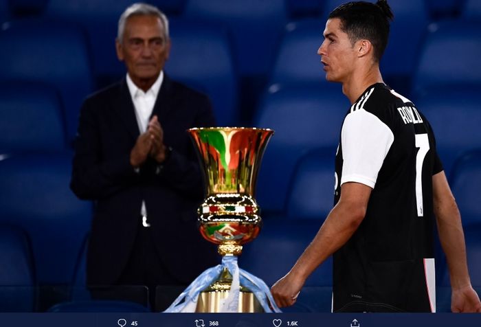 Momen kegagalan Cristiano Ronaldo merengkuh gelar Coppa Italia 2019-2020 bersama Juventus usai takluk dari Napoli 2-4 dalam babak adu penalti.