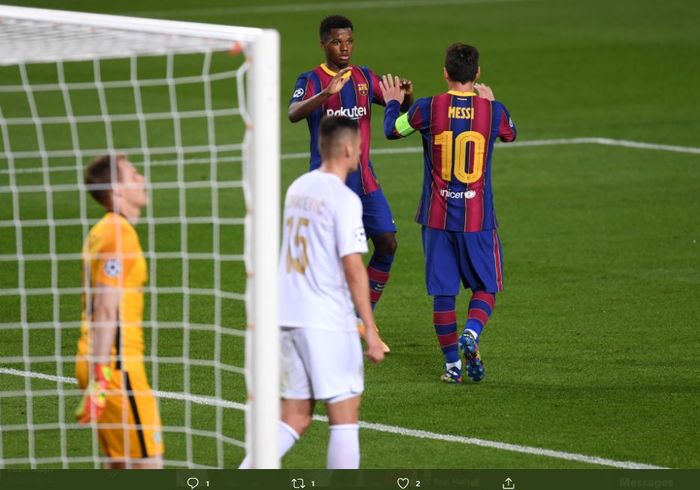 Ansu Fati merayakan gol untuk Barcelona bersama Lionel Messi saat melawan Ferencvaros dalam laga babak penyisihan grup G Liga Champions 2020-2021, Rabu (21/10/2020) dini hari WIB.