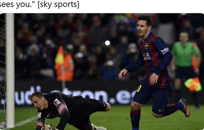 Megabintang Barcelona, Lionel Messi, membobol gawang Atletico Madrid yang dikawal oleh Jan Oblak.