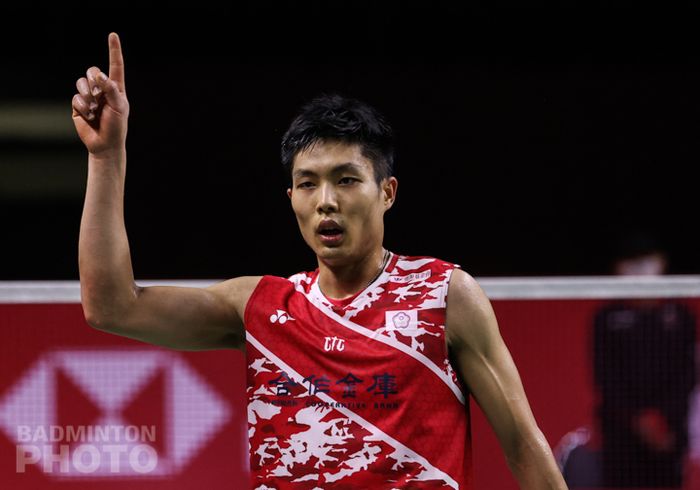 Pebulu tangkis tunggal putra Taiwan, Chou Tien Chen, memenangi partai pertama penyisihan grup BWF World Tour Finals 2020 di Impact Arena, Bangkok, Thailand, 27 Januari 2021.