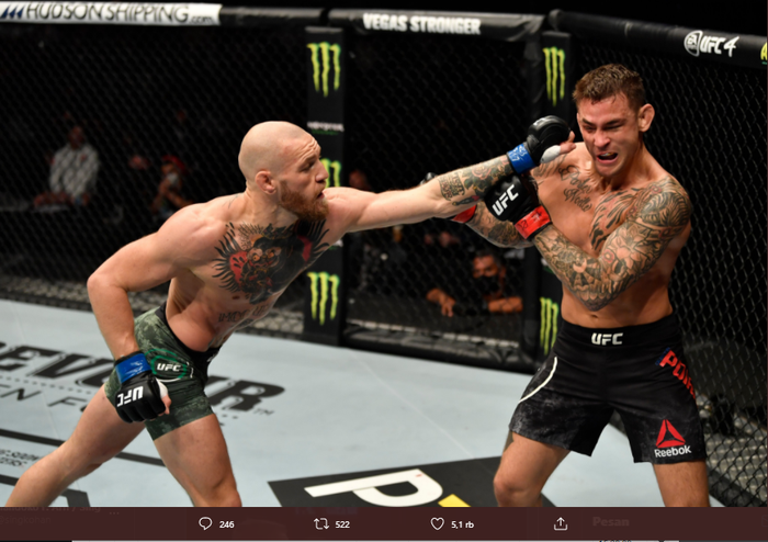 Ketika Conor McGregor berhasil mendaratkan jab kiri tepat ke wajah Poirier saat bertanding pada ajang UFC 257 di Etihad Arena, Abu Dhabi, Minggu (24/1/2021).