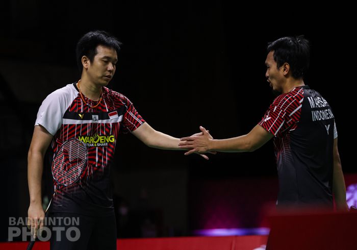 Pasangan ganda putra Indonesia, Mohammad Ahsan/Hendra Setiawan, ketika melakoni pertandingan final BWF World Tour Finals 2020 di Impact Arena, Bangkok, Thailand, 31 Januari 2021.