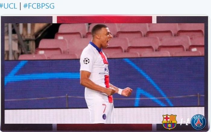Striker PSG, Kylian Mbappe, mencetak hat-trick ke gawang Barcelona