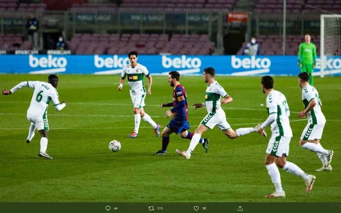 Megabintang Barcelona, Lionel Messi, dalam laga kontra Elche pada Rabu (24/2/2021).