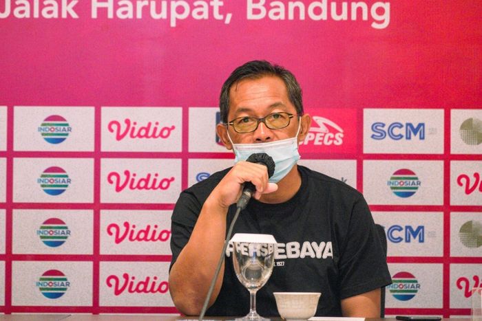 Aji Santoso dalam kesempatan pre match press conference pada Senin (22/3/2020)  di Bandung.