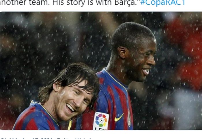 Mantan pemain Barcelona (kanan), Yaya Toure, bersama Lionel Messi.