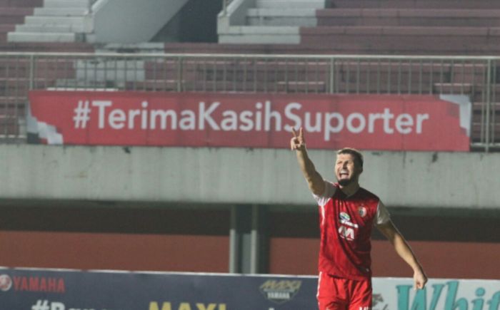 Marco Motta dalam laga Persija vs Persib pada final leg pertama Piala Menpora 2021 di Stadion Maguwoharjo, Sleman, Yogyakarta, Kamis (22/4/2021).