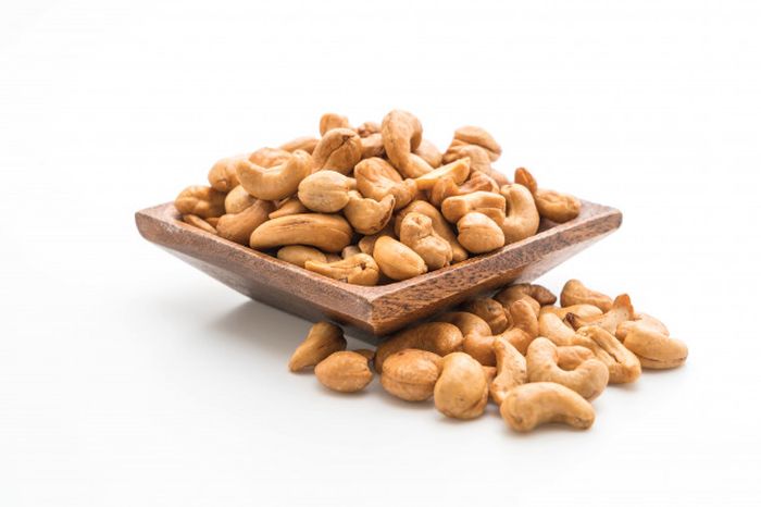 Siap jadi camilan saat lebaran nanti, ini 4 langkah mudah memilih kacang mete yang berkualitas baik.