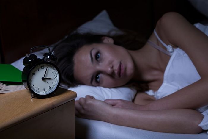 Sulit tidur harus diwaspadai sebab bisa membuatmu tak cukup tidur. 