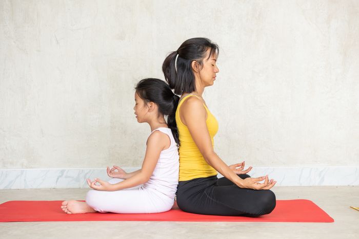 Melakukan meditasi secara teratur dapat meningkatkan fokus dan konsenterasi.