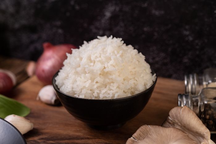 Bahaya makan nasi putih dalam jumlah banyak tapi lauknya hanya sedikit