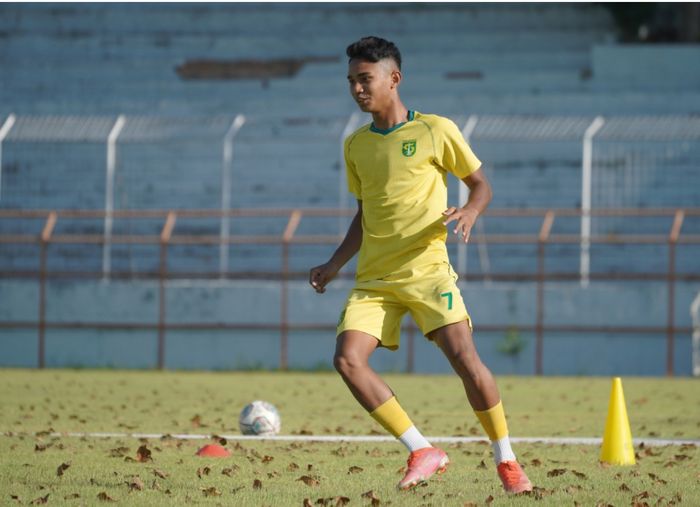 Pemain muda Persebaya Surabaya, Marselino Ferdinan.