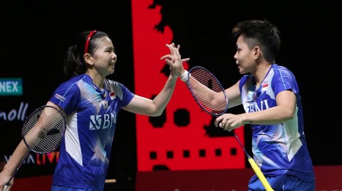 Pasangan ganda putri, Greysia Polii/Apriyani Rahayu, saat pertandingan melawan Kim So-Yeong/Kong Hee-yong (Korea Selatan) di Bali International Convention Center, Nusa Dua, Bali, Kamis (2/11/2021).