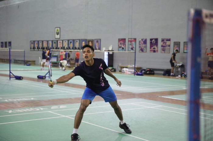 Pebulu tangkis tunggal putra Indonesia, Chico Aura Dwi Wardoyo, berlatih di pelatnas Cipayung, Jakarta Timur jelang Kejuaraan Beregu Asia 2022.