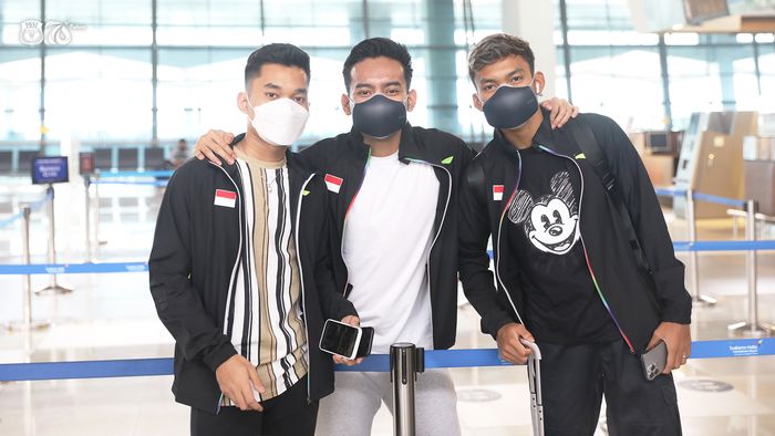 Pemain ganda putra Indonesia pada Kejuaraan Beregu Asia 2022: (ki-ka) Leo Rolly Carnando, Pramudya Kusumawardana, Muhammad Shohibul Fikri.