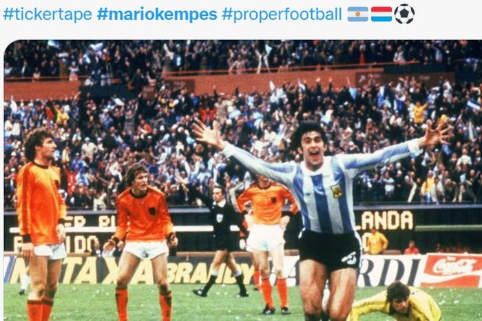 Mario Kempes, mantan pemain Timnas Argentina yang pernah bermain untuk klub Liga Indonesia, Pelita Jaya.